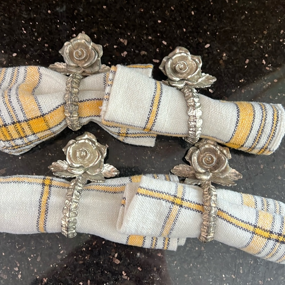 Set of 4 vintage napkin rings